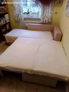 Schlaf - Couch. Verschenke Schlaf - Couch - Garnitur, zum  selbst abholen.