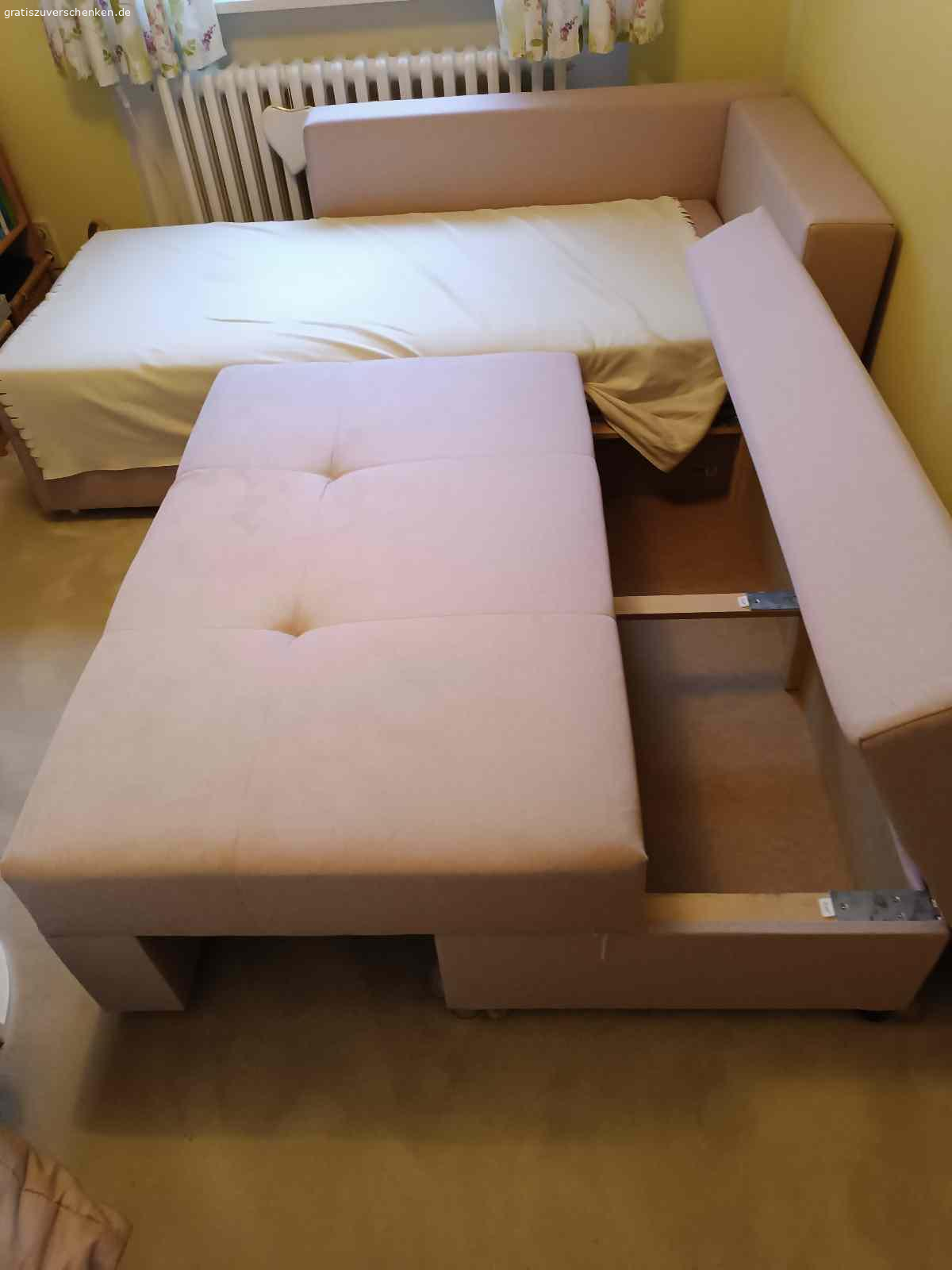 Schlaf - Couch. Verschenke Schlaf - Couch - Garnitur, zum  selbst abholen.