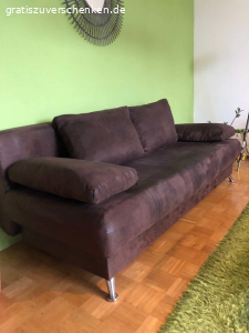 Schlafcouch mit Bettkasten. Schlafcouch mit Bettkasten in Veloursleder-Optik /Antik-Optik
Inkl. 4 Kissen
Breite 2,0m/Tiefe 0,95m/Höhe 0,75m
zur Abholung