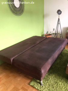 Schlafcouch mit Bettkasten. Schlafcouch mit Bettkasten in Veloursleder-Optik /Antik-Optik
Inkl. 4 Kissen
Breite 2,0m/Tiefe 0,95m/Höhe 0,75m
zur Abholung