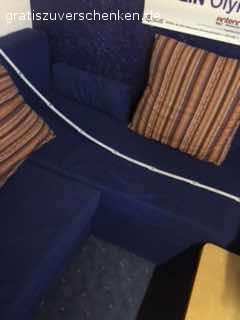 Schlafsofa. Dunkelblaues Schlafsofa 
Nur Abholung
Ca. 140 x 190 Liegefläche