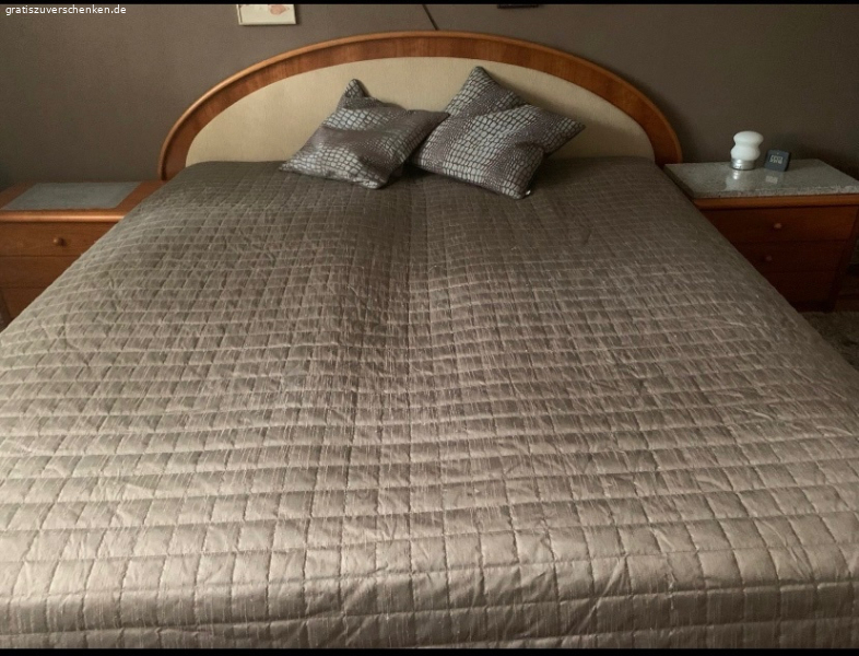 Schlafzimmer Bett-Kommode-Nachtschränkchen