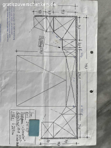 Schlafzimmer Weiß-Kirsche Nachbildung 7 teilig. Ab sofort an Selbstholer abzugeben

H=2,27m
Bestehend aus (s. Zeichnung der ürsprünglichen Aufstellung v. Li. Nach re.):
Schrägeelement 48cm, Schrank 30cm, Eckschrank m. Spiegel und runde Kleiderstange 91x91cm, Schrank 30cm, Überbau m. Beleuchtung 2,71m, 2-ter Echschrank, Schrank 30cm.
Den Fotos können Sie entnehmen, dass sich die Teile im Zusammenbau variieren lassen.
Wahlweise m. Bettkasten OHNE Lattenrost und Matratzen.
Der Rahmen ist und unbeschädigt. Er wurde mit Wassermatratzen  genutzt und wurde nur zur Stabilisierung verstärkt. Evtl. müssen die Eckscharniere ausgetauscht werden. Teile müssen vom Abholer selbst abgebaut u. Aus der 1. Etage transportiert werden.