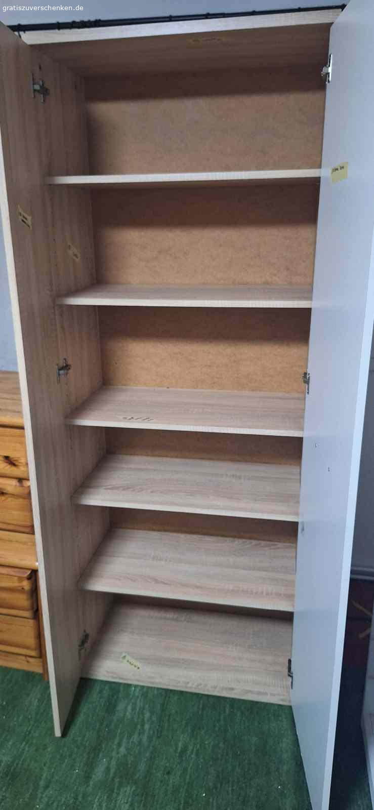 Schrank. Hoher Schrank zu verschenken, gehörte mal zu einem Wohnzimmer und ist pbrig geblieben...