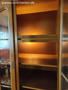 Schrankwand. Schrankwand Massiv 
Neupreis 3600.-€ 6 Teilig 
zu Verschenken 
340 cm x 55 cm x 200 cm

Erbitte nur Anfragen von Leuten die der Deutschen Sprache sowie Umgangsformen mächtig sind ..


Schrankwand muß selbst Abgebaut Runtergetragen sowie Transportiert werden