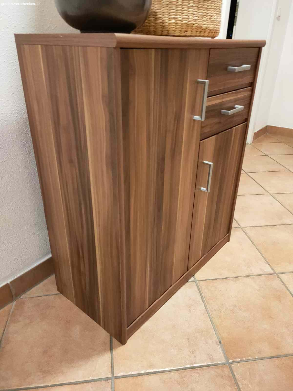 Schrebtisch und Aktenschrank nußbaumfarbig, Furnier. Büromöbel mit leichten Gebrauchsspuren, gegen Abholung zu verschenken.