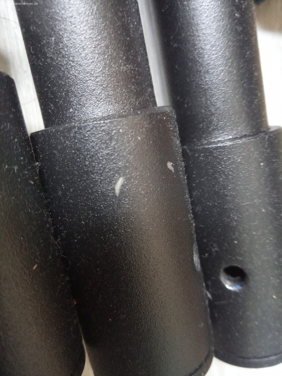 Ikea Schreibtisch zu verschenken. nur Selbstabholer
nichtraucher Wohnung