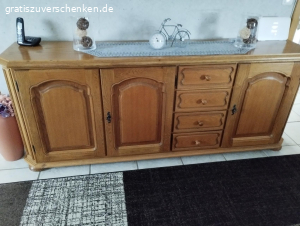 Sideboard Glasvitrine und Fernse. ist alles Eiche rustikal hat leichte geebrauchspuren