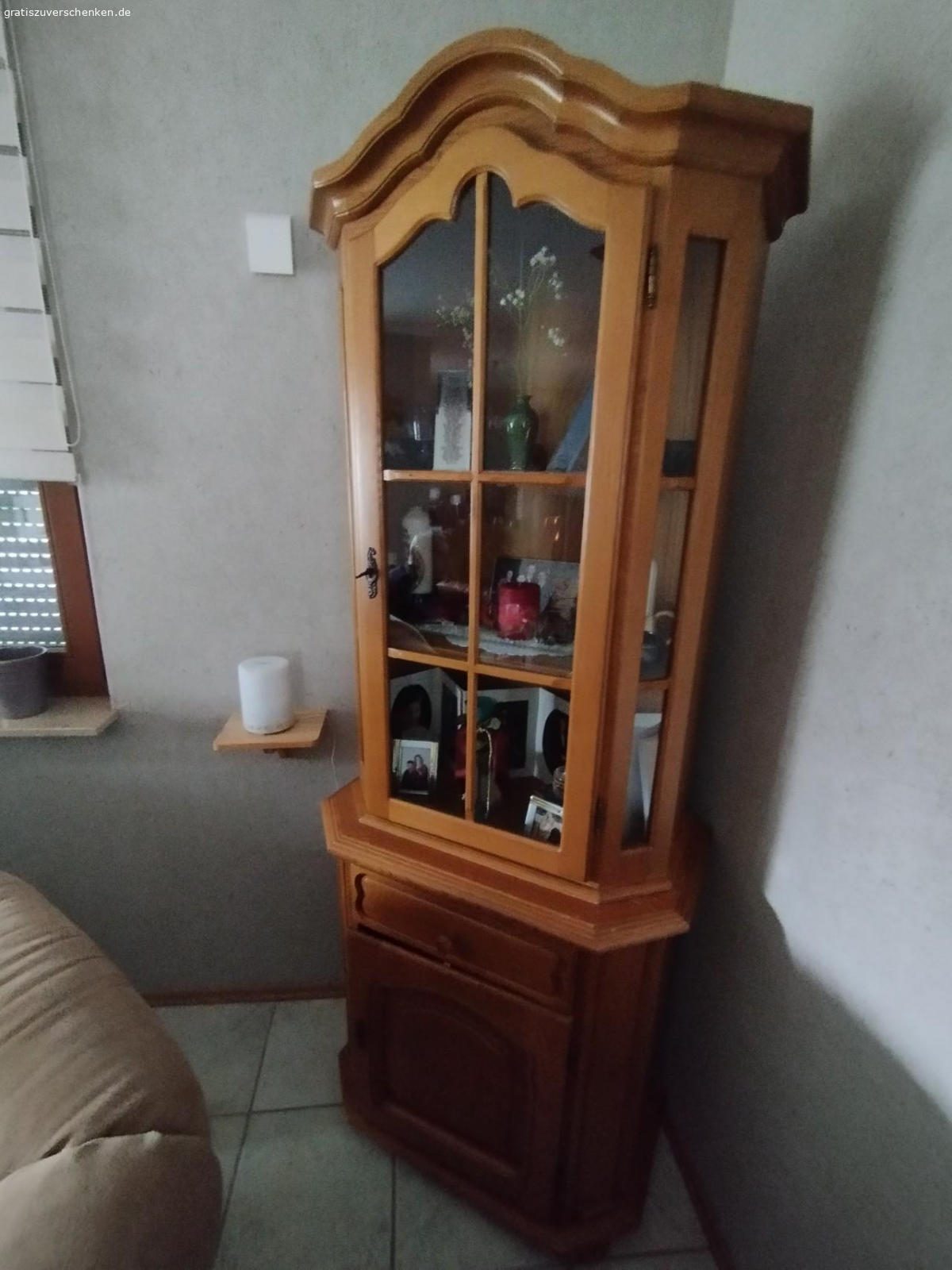 Sideboard Glasvitrine und Fernse. ist alles Eiche rustikal hat leichte geebrauchspuren