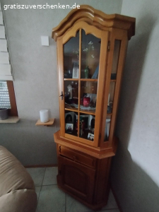 Sideboard Glasvitrine und Fernse. ist alles Eiche rustikal hat leichte geebrauchspuren