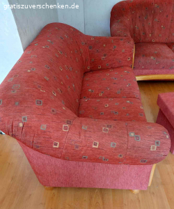 Sitzgarnitur 2er.3er .1 Sessel.. Verschenke Sitzgarnitur 3er.2er.1 Sessel. 1 Hocker
Keine Löcher , Risse oder Flecken im Stoff sauber auch, nicht durch gessen.
Nichtraucher oder Tier frei.
Kein Schrott den ich los werden will.
1 Sessel B x 90 cm
2er Sofa B x 1.50m
3er Sofa B x 2.00m
Hocker 45cm x 45cm Hoch 40cm.
Kein Versand
Nur Abholung
in 51379 Leverkusen / Opladen