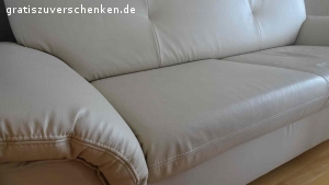 Sofa, 2 sitzig. -Sofa, beige , Kunstleder,
- ca. 190 x 90,
- für Selbstabholer,