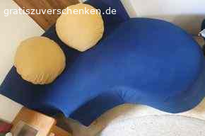 Sofa-3-Teile. 3-Teile-Sofa einzeln oder kombinierbar als großes Ganzes  zu verschenken.
Incl. 5 bequemen Kissen, Zustand gut.