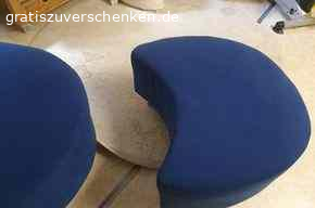 Sofa-3-Teile. 3-Teile-Sofa einzeln oder kombinierbar als großes Ganzes  zu verschenken.
Incl. 5 bequemen Kissen, Zustand gut.