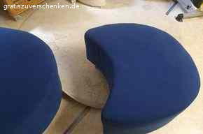 Sofa-3-Teile. 3-Teile-Sofa einzeln oder kombinierbar als großes Ganzes  zu verschenken.
Incl. 5 bequemen Kissen, Zustand gut.