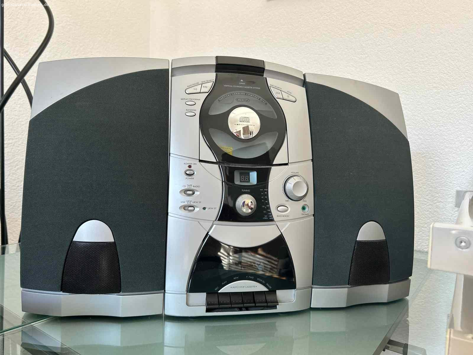 Stereo Kompaktanlage. Radio mit CC und CD und 2 abnehmbare Lautsprecher

Nur Abholung möglich