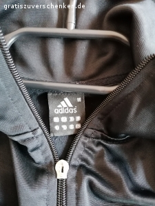 Trainings Jacke. Reißverschluss Anhänger ist kaputt. Nicht Original Ware. Sonst ist der Zustand sehr gut.