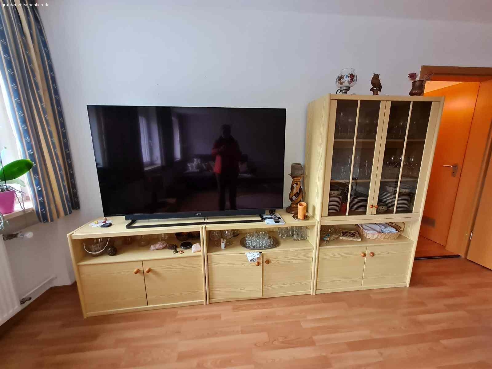 Vitrine, Fernsehregal etc. Möbel Gratis zu verschenken