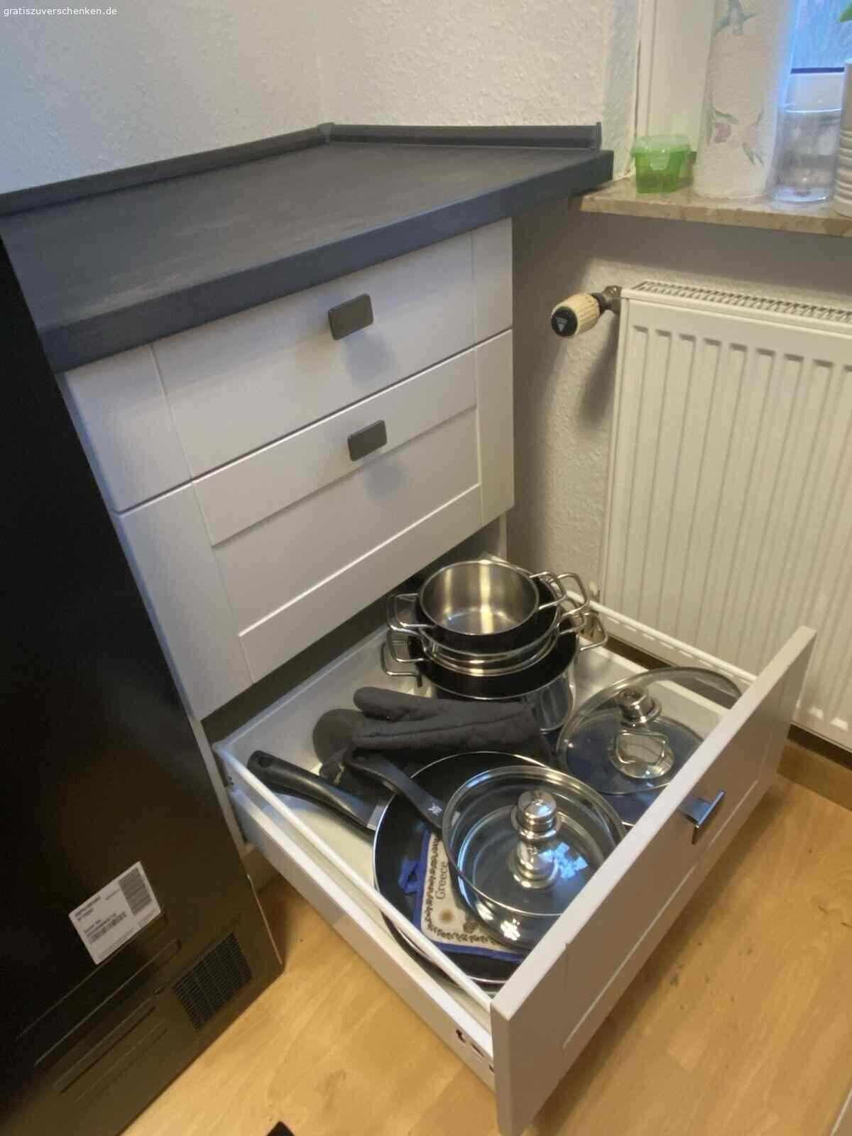 Voll ausgestattete Küche. Schreiben mir direkt.

Ich muss reisen und meine Mietwohnung räumen, ich biete meine voll ausgestattete Küche.