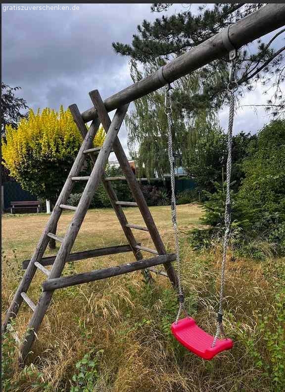 Vollholz Schaukel mit Klettergerüst. Vollholz Schaukel 
Maße: H: 220 cm, T: 125 cm,  B: 265cm 
dazu gibt es noch einen Babyeinsatz 
an Selbstabholer - muss selber abgebaut werden 
als Bonus gibt es noch ein Kindertrampolin dazu

Alle Möbel kommen aus einem tierfreien Nichtraucherhaus 
Nur für Selbstabholer und Selbstabbau.
Da Privatverkauf leider keine Garantie/Gewährleistung und/oder Rücknahme möglich.

Wir freuen uns, von Ihnen zu hören.