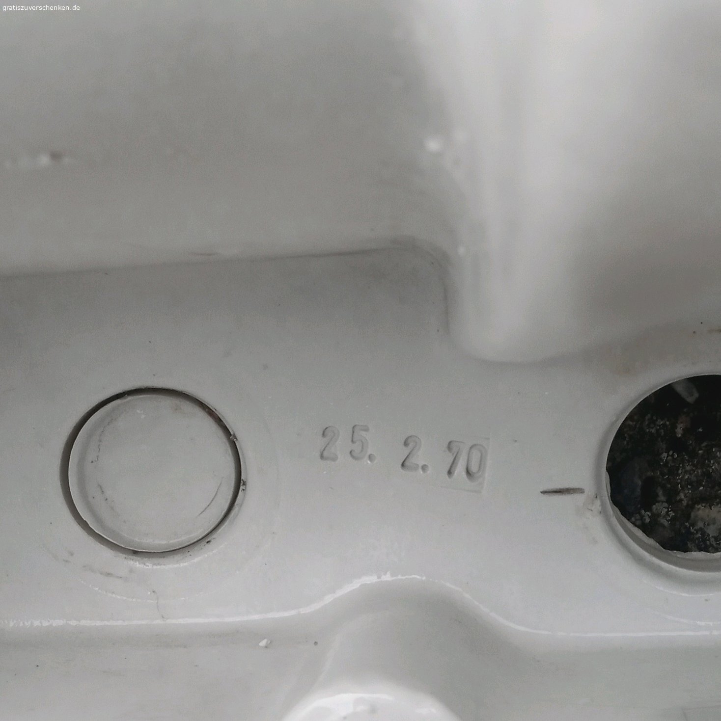 Waschbecken. 2 Stück. von 1960. gebrauchte Waschbecken gebraucht Spuren