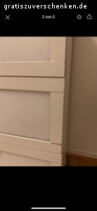 Weiße Kommode von Ikea. Gebrauchsspuren entnehmen Sie den Bildern. Bei Interesse einfach bei mir melden.