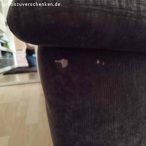 Wohnlandschaft. Wir verschenken unsere Wohnlandschaft in der Farbe dunkelbraun. 
Ein paar Macken sind vorhanden an den Ecken .  Eine große Rundecke mit den passenden Kissen lädt zum kuscheln ein. Die stellfläche beträgt  3,14 x 3,14 sie kann sofort abgeholt werden.