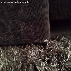 Wohnlandschaft. Wir verschenken unsere Wohnlandschaft in der Farbe dunkelbraun. 
Ein paar Macken sind vorhanden an den Ecken .  Eine große Rundecke mit den passenden Kissen lädt zum kuscheln ein. Die stellfläche beträgt  3,14 x 3,14 sie kann sofort abgeholt werden.