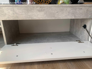 Wohnwand teile. Ich verschenke zwei Wohnwand Teile. 
Maße sind : 130 x 38 x 40 
Ist in Beton Optik 
Mit Gebrauchsspuren, dennoch gut in Schuss.