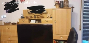 Wohnwand zu verschenken. Wohnwand zu verschenken. Mit kleinen Gebrauchsspuren (siehe Fotos). Bei Fragen gerne melden. Natürlich kann man auch gerne persönlich anschauen.

Nur Abholung!