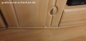 Wohnwand zu verschenken. Wohnwand zu verschenken. Mit kleinen Gebrauchsspuren (siehe Fotos). Bei Fragen gerne melden. Natürlich kann man auch gerne persönlich anschauen.

Nur Abholung!