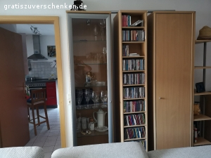 Wohnwand. Ich habe einen gut erhaltenen Wohnzimmer Schrank abzugeben.