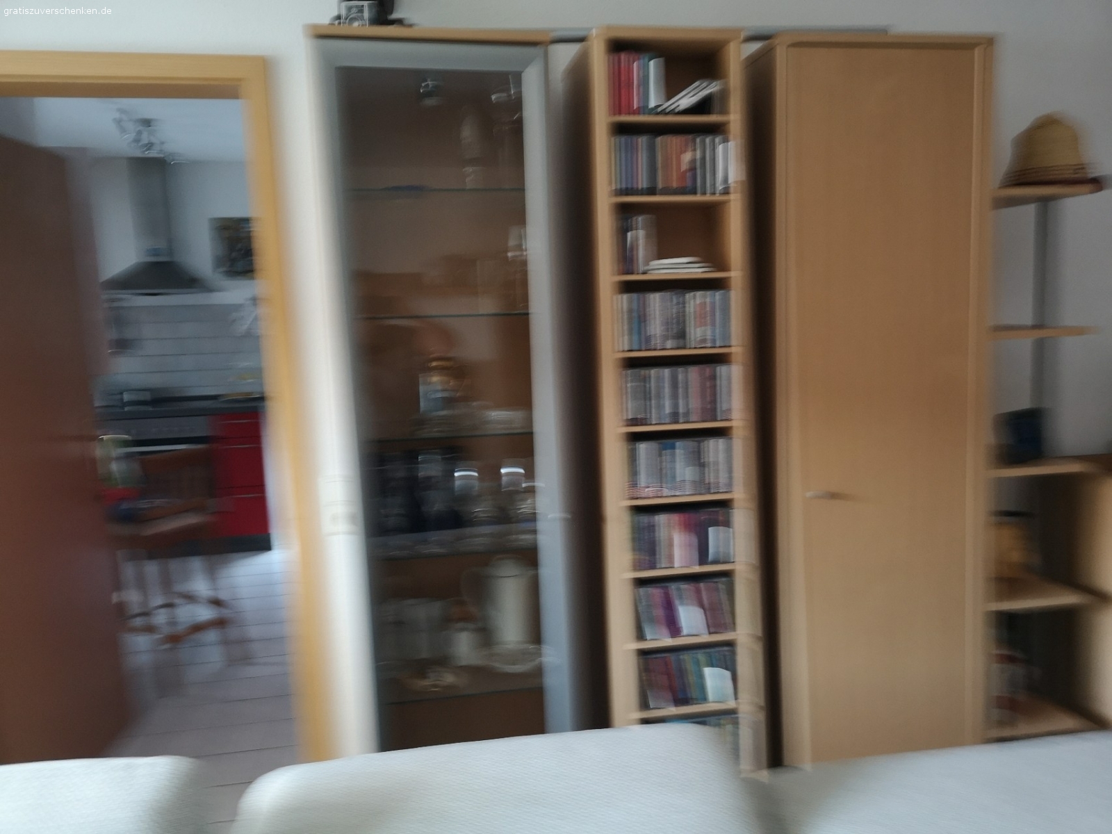 Wohnwand. Ich habe einen gut erhaltenen Wohnzimmer Schrank abzugeben.