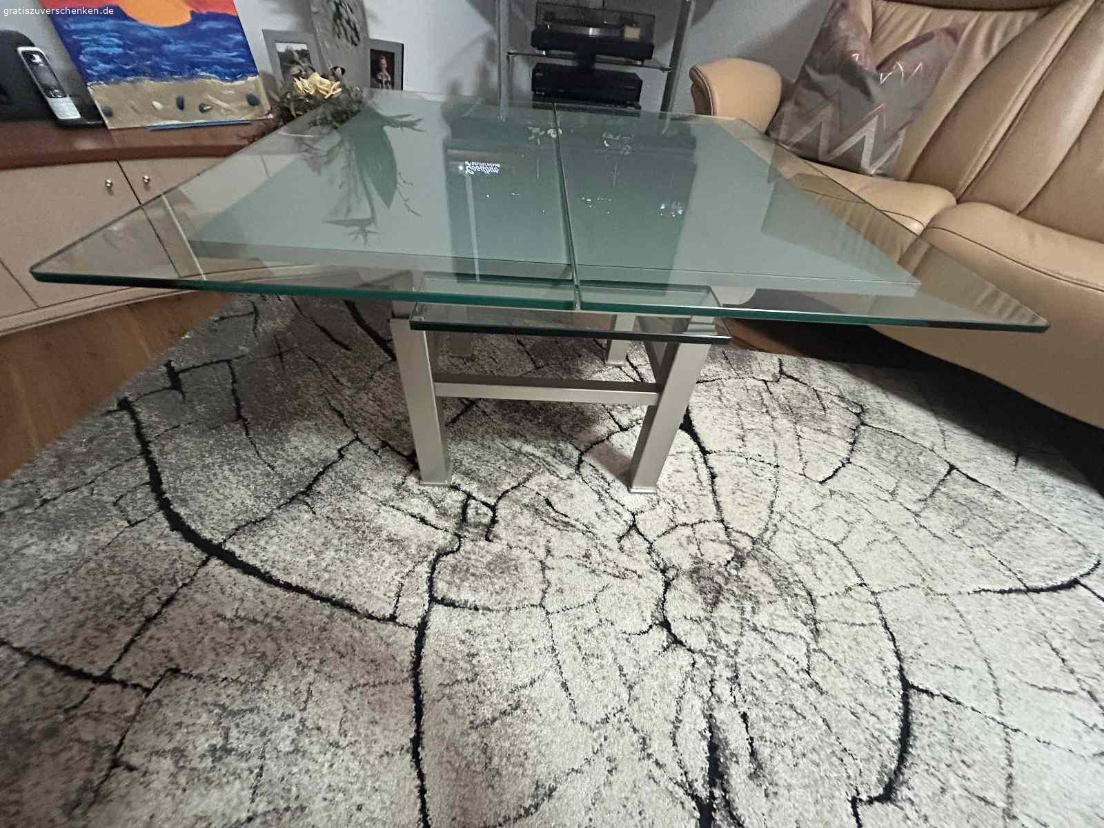 Wohnzimmer-Glastisch ausziehbar. Wohnzimmertisch ausziehbar und höhenverstellbar
Gestell grau Stahl
Tischplatte Glas
 Breite 90x90 cm/90x120 cm
Höhe 56 cm bis69 cm stufenlos
Glasplatte 10mm dick

Nur Abholung möglich