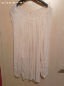 zu verschenken für Jugendliche. Dieser gebrauchte H&M Pullover in Größe S ist perfekt für den Sommer. Sein leichtes Material und die trendige Tunika-Stil bieten Komfort und Stil zugleich. Die beige Farbe passt zu allem und macht diesen Pullover zu einem vielseitigen Kleidungsstück.