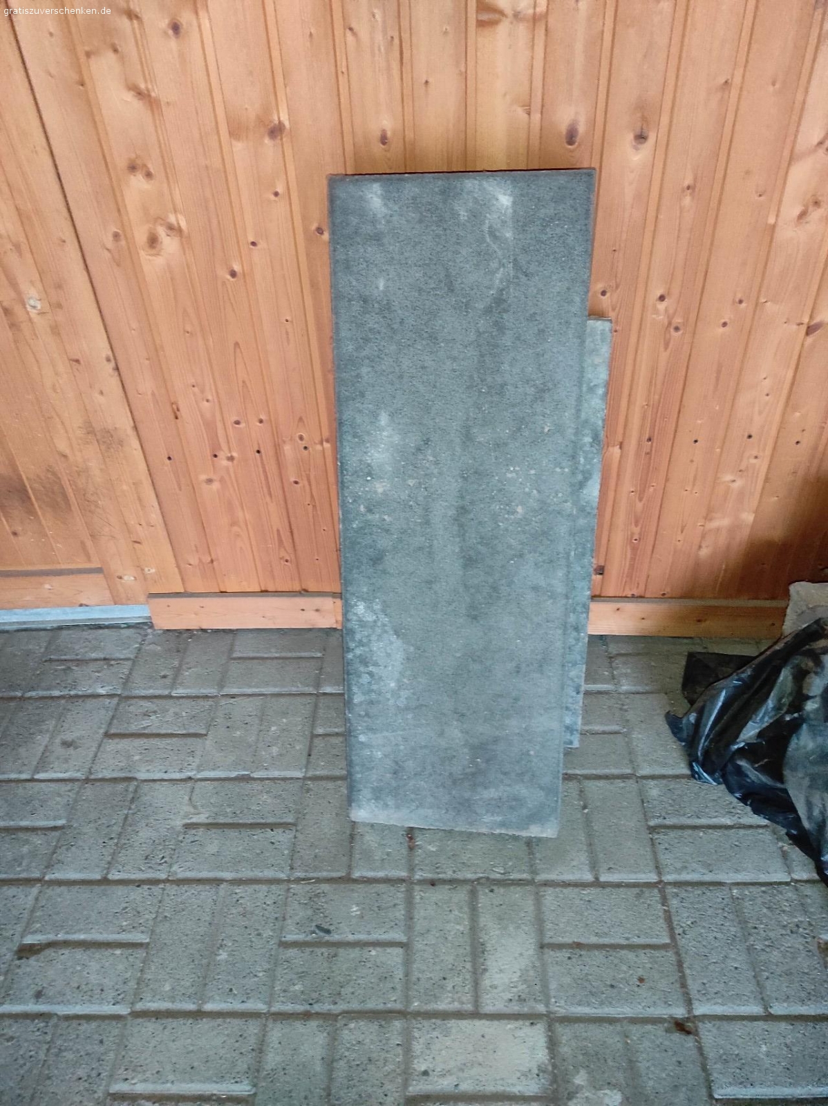 zu verschenken. Anthrazit Treppenstufe