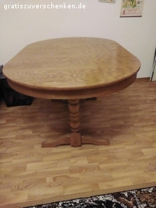 zu verschenken. Massive Esstisch im guten Zustand.160(200)x100