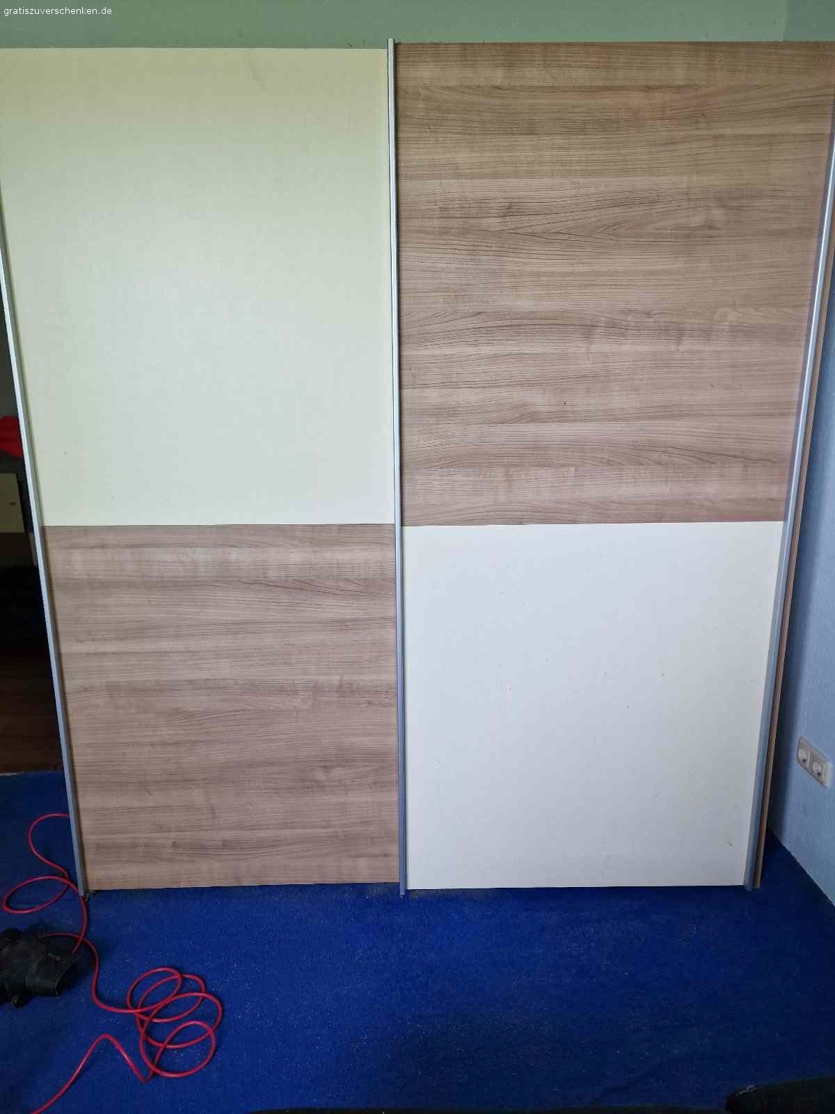 Zu verschenken. Verschenke einen Kleiderschrank muss selbst abgebaut werden. Abzuholen in 21147 Hamburg