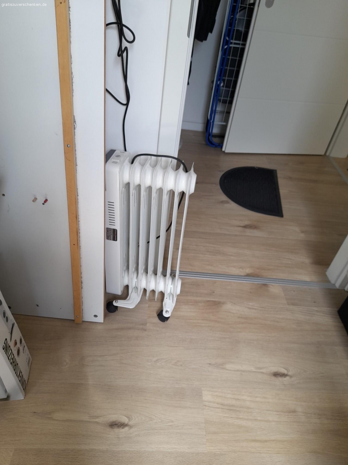 zu verschenken. Bettsofa , Elektroheizung Einbau Ofen  , brennen Ofen  Latten rost matratzen