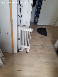 zu verschenken. Bettsofa , Elektroheizung Einbau Ofen  , brennen Ofen  Latten rost matratzen