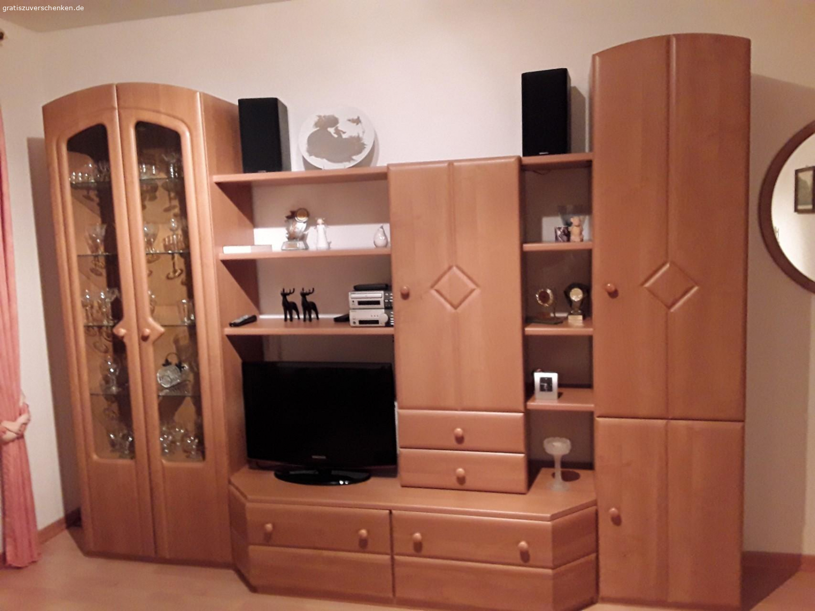 zu verschenken. Hallo,  verschenke ein Wohnzimmerschrank in sehr gutem Zustand,  für Selbstabholer in Lünen.