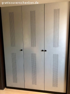 Zwei Kleiderschränke zu verschenken COM_ADSMANAGER_CAT_FURNITURE